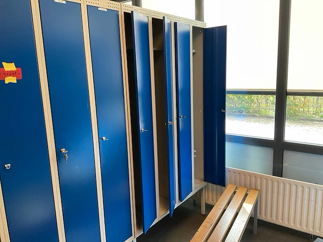 Metal kleedkamer lockers en banken (13x) - afbeelding 7 van  27