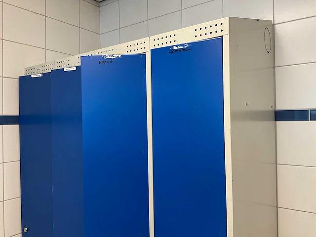 Metal kleedkamer lockers en banken (13x) - afbeelding 17 van  27