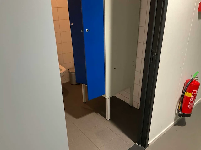 Metal kleedkamer lockers en banken (13x) - afbeelding 20 van  27