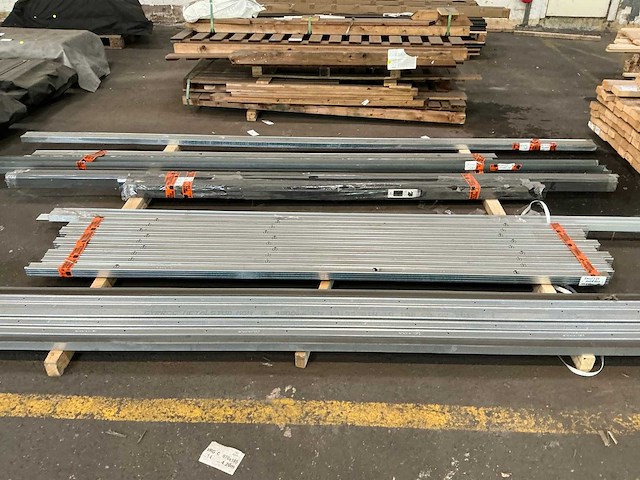 Metal stud 45x2600 mm (18x) - afbeelding 1 van  5