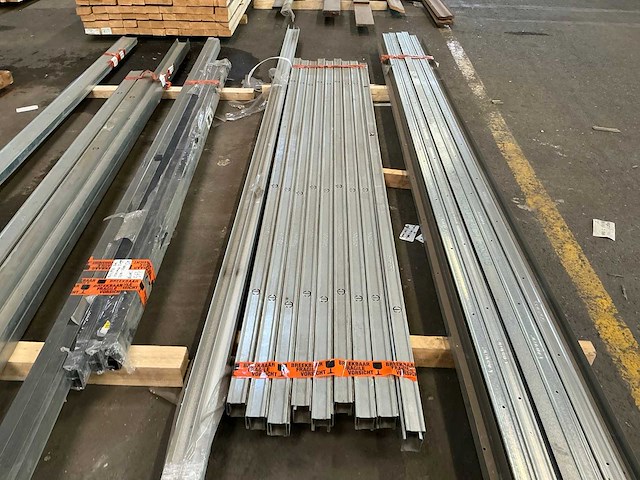 Metal stud 45x2600 mm (18x) - afbeelding 3 van  5