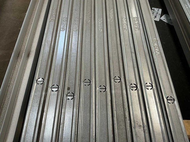 Metal stud 45x2600 mm (18x) - afbeelding 4 van  5