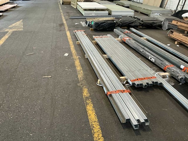 Metal stud 45x4000 mm (12x) - afbeelding 1 van  8