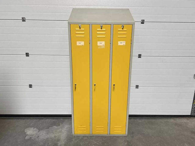 Metalen 3-deurs lockerkast (2x) - afbeelding 1 van  6