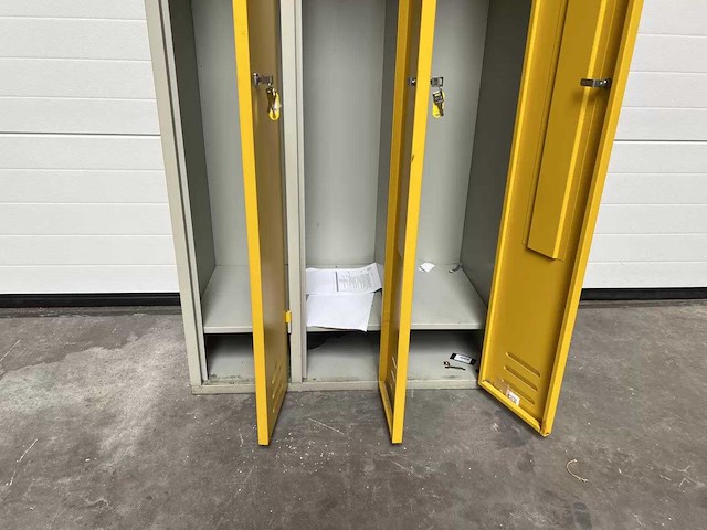 Metalen 3-deurs lockerkast (2x) - afbeelding 5 van  6