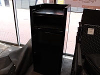 Metalen afvalbak met deur en dienbladenschap. opknapper met diverse gebreken. - afbeelding 1 van  2