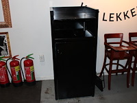 Metalen afvalbak met deur en dienbladenschap. opknapper met diverse gebreken. - afbeelding 1 van  2