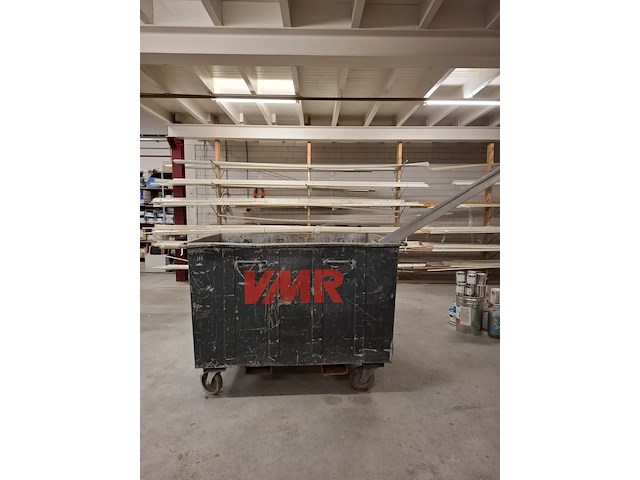 Metalen afvalcontainer met inhoud - afbeelding 1 van  5