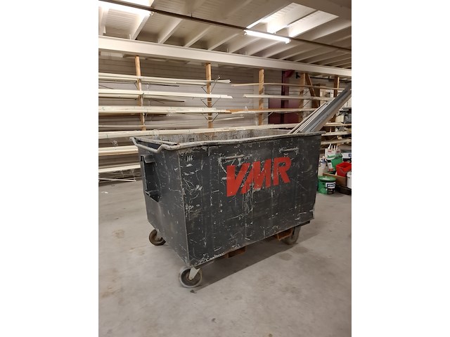 Metalen afvalcontainer met inhoud - afbeelding 2 van  5