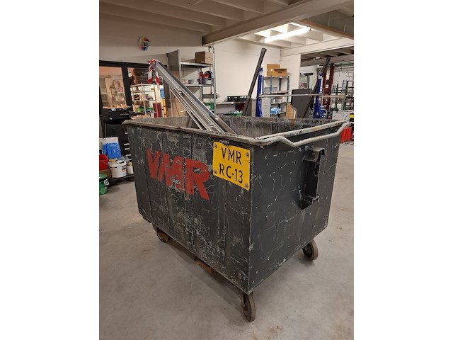 Metalen afvalcontainer met inhoud - afbeelding 3 van  5