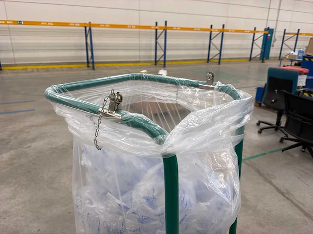 Metalen afvalzakstandaard / afvalzakhouder met klembevestiging (8x) - afbeelding 3 van  3