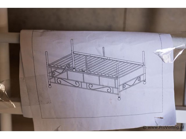 Metalen bed - afbeelding 2 van  2