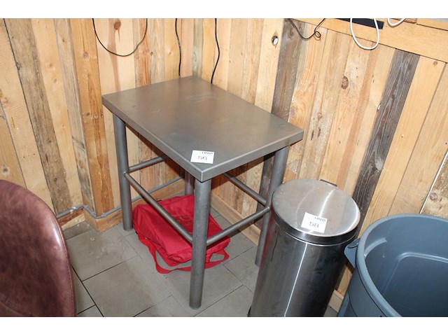 Metalen bijzettafel, afm. 70 x 50 x 75 cm. - afbeelding 1 van  2