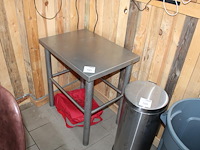 Metalen bijzettafel, afm. 70 x 50 x 75 cm. - afbeelding 1 van  2