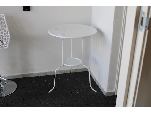 Metalen bijzettafel doorsnede 51 cm en hoogte 67 cm. - afbeelding 1 van  2