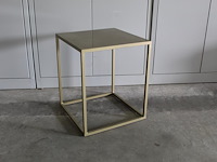 Metalen bijzettafeltje goudkleurig. afmeting 38 x 38 cm. hoogte 45 cm