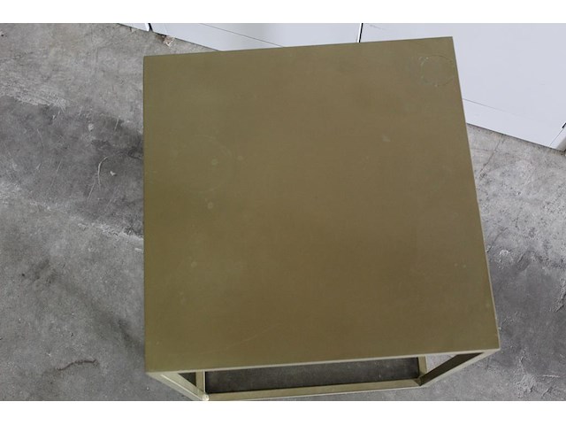 Metalen bijzettafeltje goudkleurig. afmeting 38 x 38 cm. hoogte 45 cm - afbeelding 3 van  3