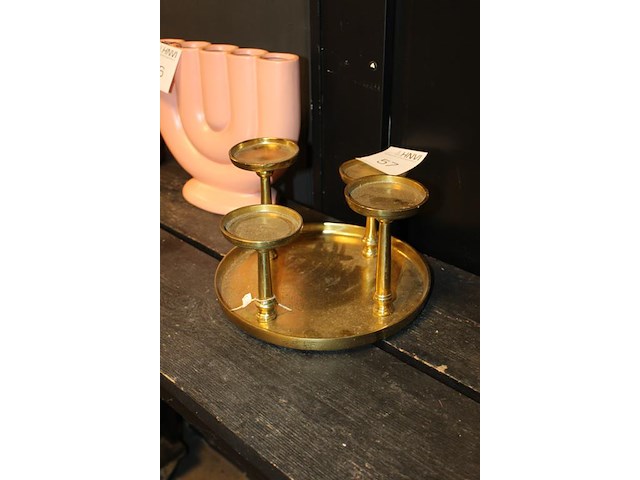 Metalen blad met vier kandelaars doorsnede 28 cm. - afbeelding 2 van  2