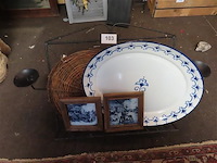 Metalen boekenstaander, emaille schaal enz…. - afbeelding 1 van  3