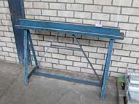Metalen bok met breedte 130 cm en hoogte 95 cm. - afbeelding 1 van  2