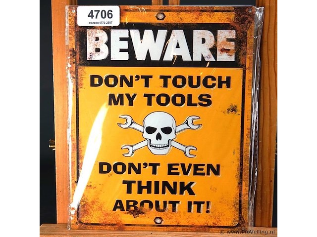 Metalen bord beware - afbeelding 1 van  1