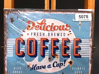 Metalen bord coffee