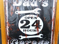 Metalen bord dad's
