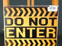 Metalen bord do not enter