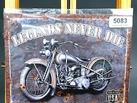 Metalen bord legends