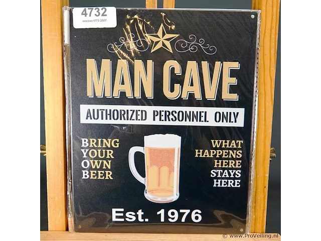 Metalen bord man cave - afbeelding 1 van  1
