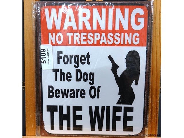 Metalen bord the wife - afbeelding 1 van  1
