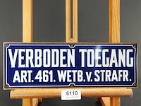 Metalen bord verboden toegang
