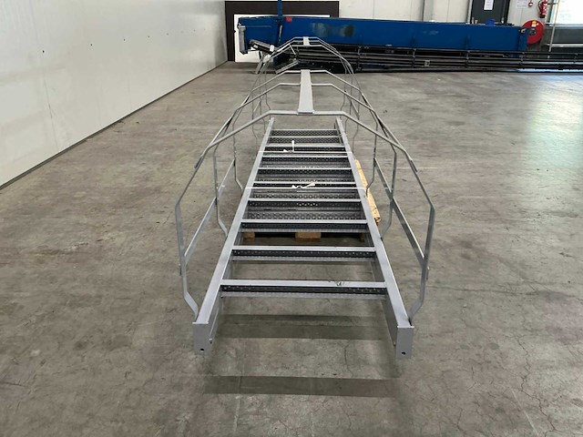 Metalen buitentrap (2x) - afbeelding 2 van  6
