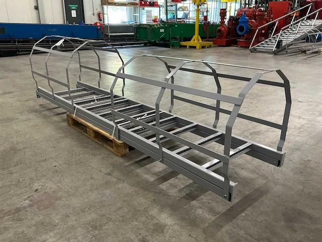 Metalen buitentrap (2x) - afbeelding 3 van  6