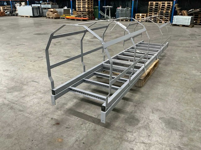 Metalen buitentrap (2x) - afbeelding 4 van  6