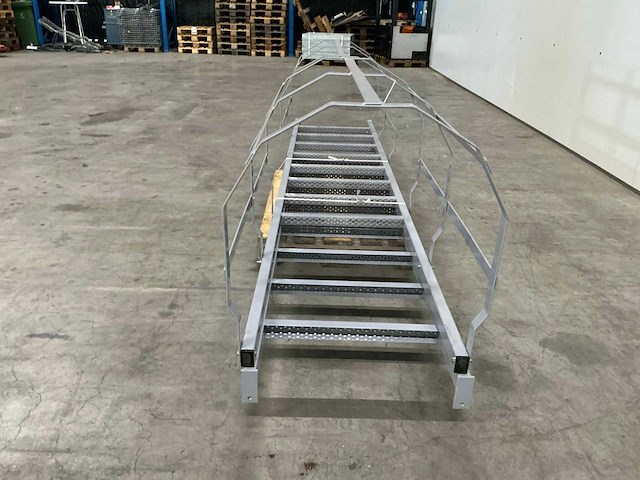 Metalen buitentrap (2x) - afbeelding 5 van  6