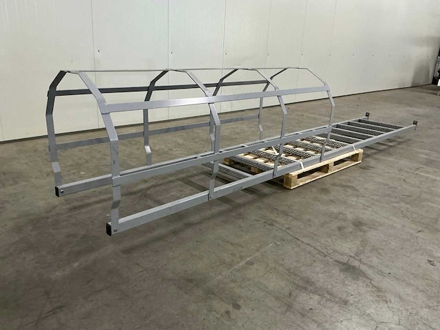 Metalen buitentrap - afbeelding 1 van  5