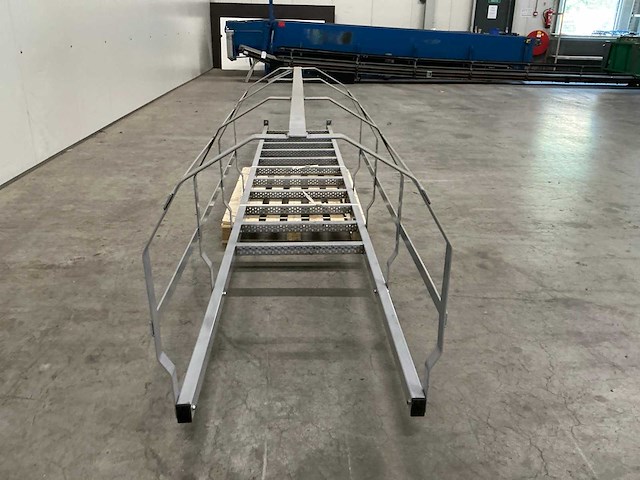 Metalen buitentrap - afbeelding 2 van  5