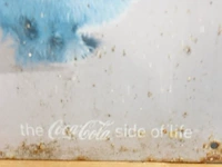Metalen coca-cola verzamelbord met een afbeelding uit de reclamecampagne "the happiness factory" - afbeelding 4 van  5