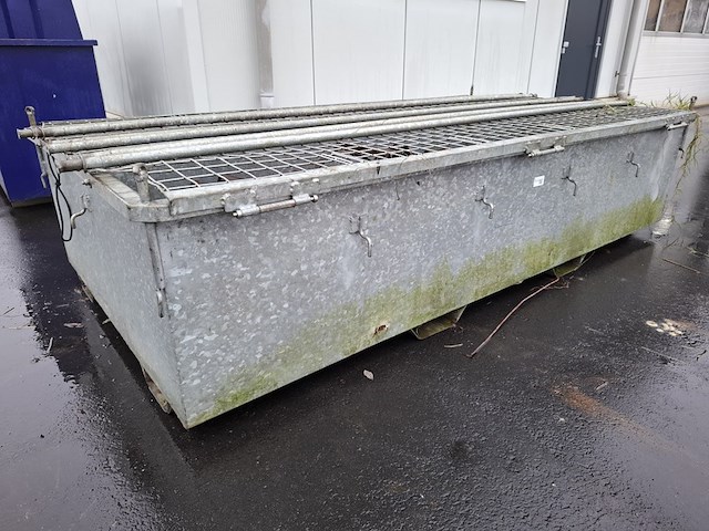 Metalen container met inhoud - afbeelding 1 van  10