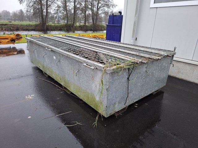 Metalen container met inhoud - afbeelding 3 van  10