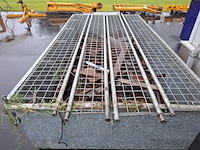 Metalen container met inhoud - afbeelding 4 van  10