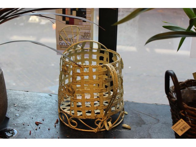 Metalen decoratieve gieter hoogte 29 cm. - afbeelding 1 van  2