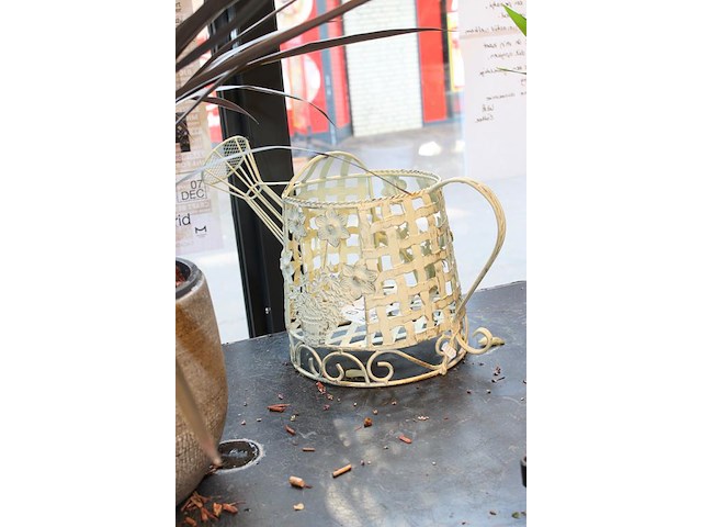 Metalen decoratieve gieter hoogte 29 cm. - afbeelding 2 van  2