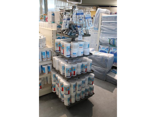 Metalen display gevuld met zwembad reinigings- en testproducten, w.o. ph+ en ph- granulaat, tac+ zuurcapaci... - afbeelding 3 van  3