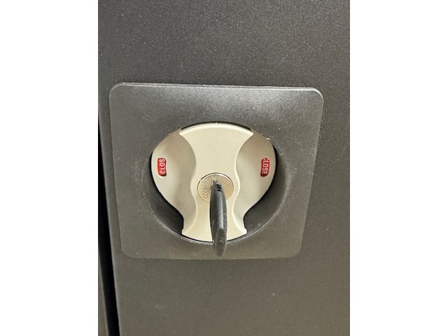 Metalen draaideurkast - afbeelding 2 van  3