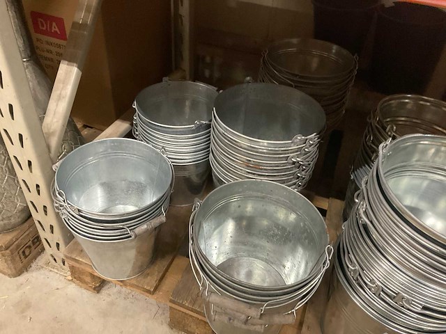 Metalen emmers - afbeelding 11 van  21