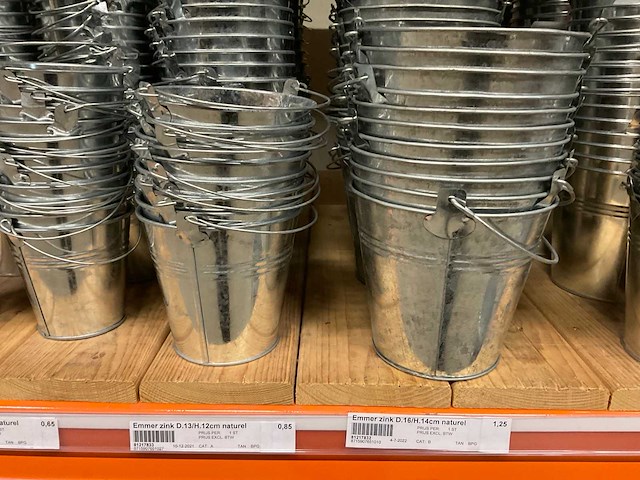 Metalen emmers - afbeelding 16 van  21