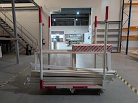 Metalen frame in transportkar