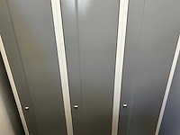 Metalen garderobekast / lockerkast met 3 deuren (6x) - afbeelding 3 van  3